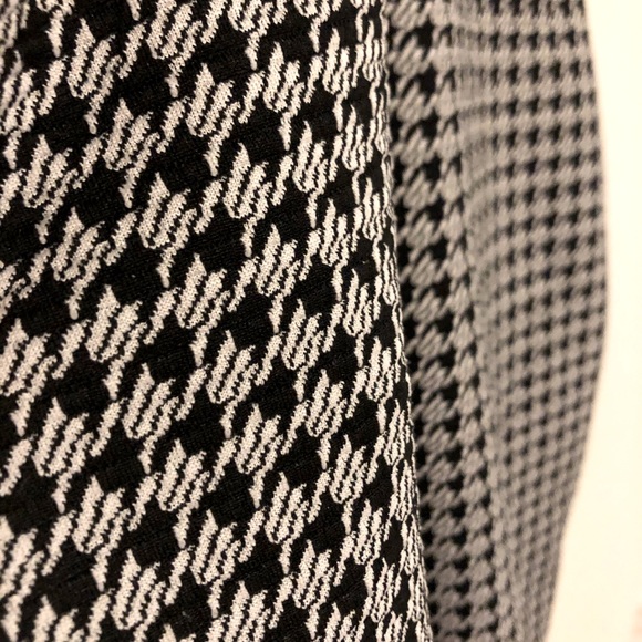 Dynamite Houndstooth Pencil Dress - Picture 3 of 4